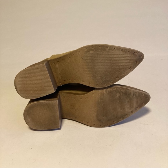 Steve Madden Cream Suede Point Toe Ankle Boots size 7 - Picture 12 of 16